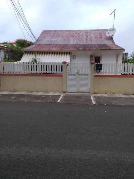 Maison Creole Chaleureuse Avec Stationnement Le Gosier  Exterior photo